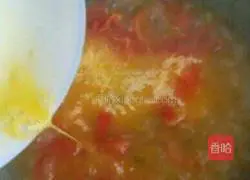 Illustration of how to make tomato and egg soup 10