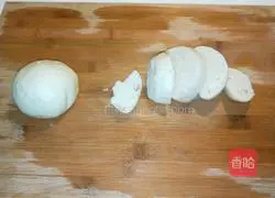 Xinwen Gourmet Internet celebrity steamed buns transformed into egg and ham cakes illustration 2