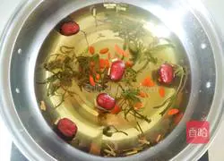 Illustration of how to make motherwort boiled red dates and eggs 11