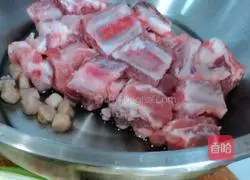 Soybean and Bitter Melon Pork Ribs Soup Recipe Illustration 2