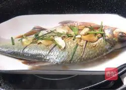 Illustration of steamed Wuchang fish 9