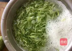 Illustration of how to make cucumber stuffed dumplings 4