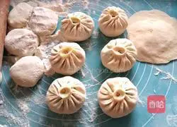 Illustration of how to make leek and spinach vegetarian buns 14