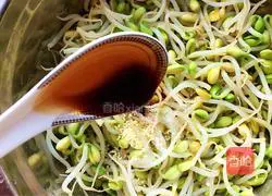 Illustration of how to make cold soybean sprouts 8