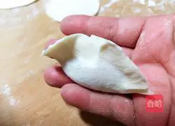 Illustration of how to make pork and okra stuffed dumplings 12