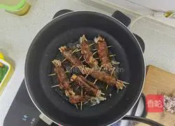 Illustration of how to make pan-fried beef and enoki mushroom rolls 4