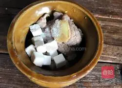 Whitening and Beauty Soup (Poria Stewed Spare Ribs) Recipe Illustration 5