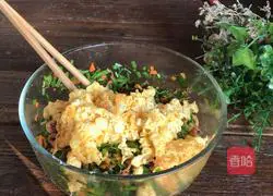 Illustration of how to make leek and egg crystal dumplings 11