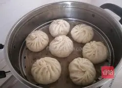 Illustration of how to make pork and tofu stuffed buns 16