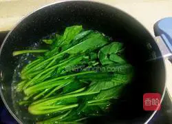 Illustration of how to make spinach rub 2