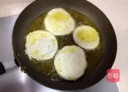 Illustration of how to make scallion pancake (risen dough) 13