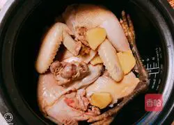 Illustration of how to make Ejiao Nanzaohong, Lotus Seed and Huangjing Soup 4