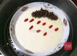 Illustration of how to make steamed eggs with sesame oil, wolfberry, sea cucumber and eggs 8