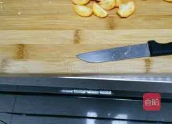 Illustration of how to make kumquat honey tea 2