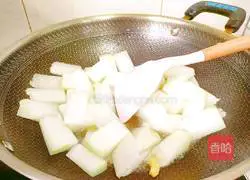 Winter Melon and Meatball Soup Recipe Illustration 10