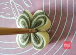 Illustration of how to make black sesame butterfly steamed buns 13