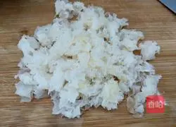 Illustration of how to make pineapple and white fungus soup 3