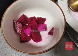 Illustration of how to make dragon fruit dumpling soup 6