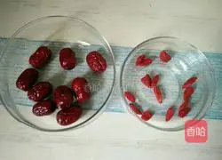 Illustration of how to make red dates and wolfberry health tea 1