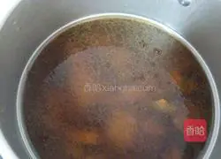 Illustration of tea tree mushroom chicken soup 3