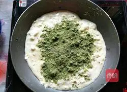 Illustration of how to make green sauce snowflake cake 6