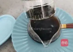 Illustration of how to make lemon iced Pu'er tea 6