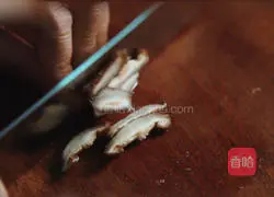 Illustration of how to make hot and sour beef soup 3