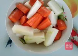 Illustration of how to make pork ribs, winter melon and carrot soup 2