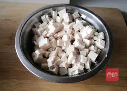 Illustration of how to make pork and tofu stuffed buns 8