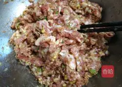  Illustration of how to make dumplings stuffed with dried radish leaves and pork stuffing 4