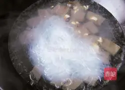 Illustration of how to make sheep blood vermicelli soup 7