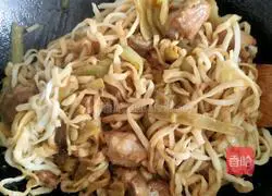 Illustration of braised pork ribs and beans with noodles 9