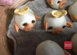 Illustration of how to make piggy steamed buns 9