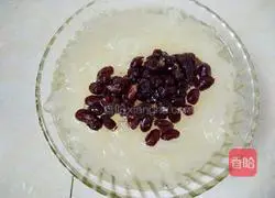 Illustration of how to make fruit white fungus soup 9