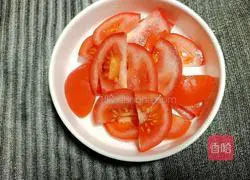 Illustration of how to make enoki mushroom and tomato meat slices soup 3