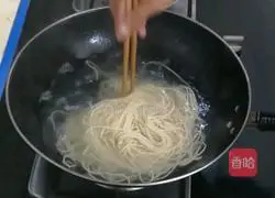Illustration of how to make Sichuan cold noodles 3