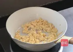 Illustration of how to make leek and egg crystal dumplings 10