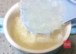 Illustration of how to stew bird's nest with wolfberry milk 12