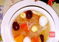 Illustration of how to make papaya, tremella and sugar water 7