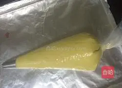 Illustration of how to make coconut cookies 12