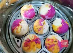 Illustration of how to make colorful fresh meat buns 10