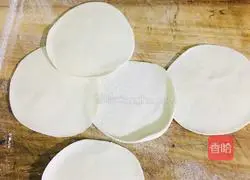 Illustration of how to make leek and egg dumplings 2