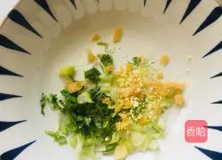 Illustration of how to make chicken vermicelli wontons 7