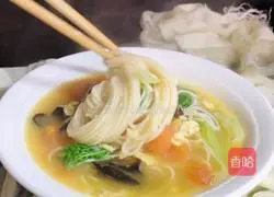 Illustration of how to make fungus and tomato noodle soup 10