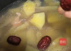 Papaya, Peanut and Pig's Trotter Soup Recipe Illustration 5