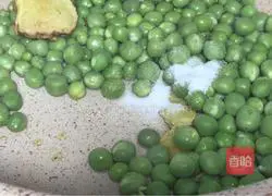 Illustration of how to make pea and egg noodle soup 6