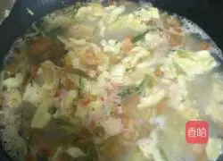 Illustration of how to make tomato, egg and spinach noodles 11