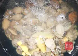 Illustration of how to make garlic vermicelli clams 5