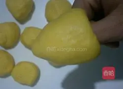 Illustration of how to make mini golden steamed buns 10