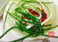 Illustration of how to make hot and sour instant noodles 2